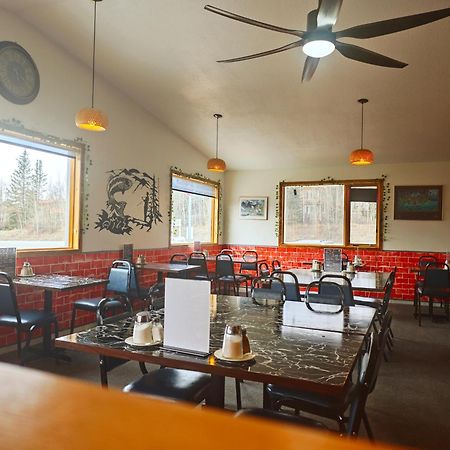 Cozy Corner Motel & Restaurant Haines Junction Exterior photo