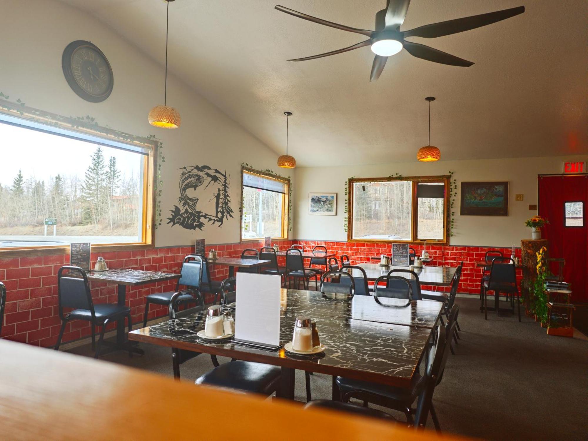 Cozy Corner Motel & Restaurant Haines Junction Exterior photo
